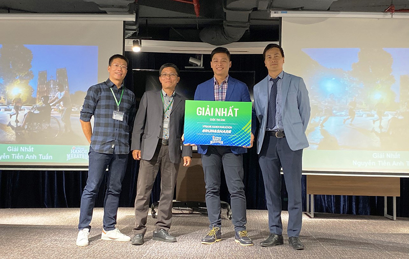 Trao giải cuộc thi ảnh VPBank Hanoi Marathon Run & Share 2019