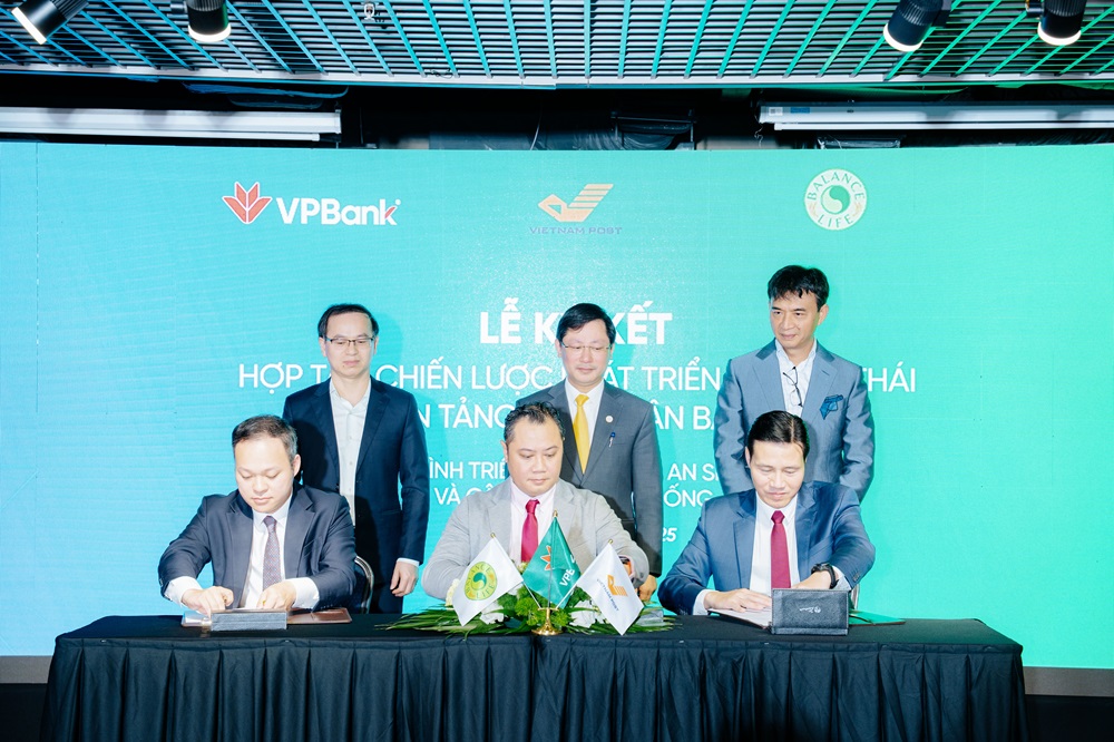 VPBank – Balance Life Foundation – Vietnam Post hợp tác chiến lược 3 bên cung cấp giải pháp tài chính tiêu dùng, hỗ trợ doanh nghiệp, đặc biệt nông hộ, hộ kinh doanh, doanh nghiệp vừa và nhỏ.