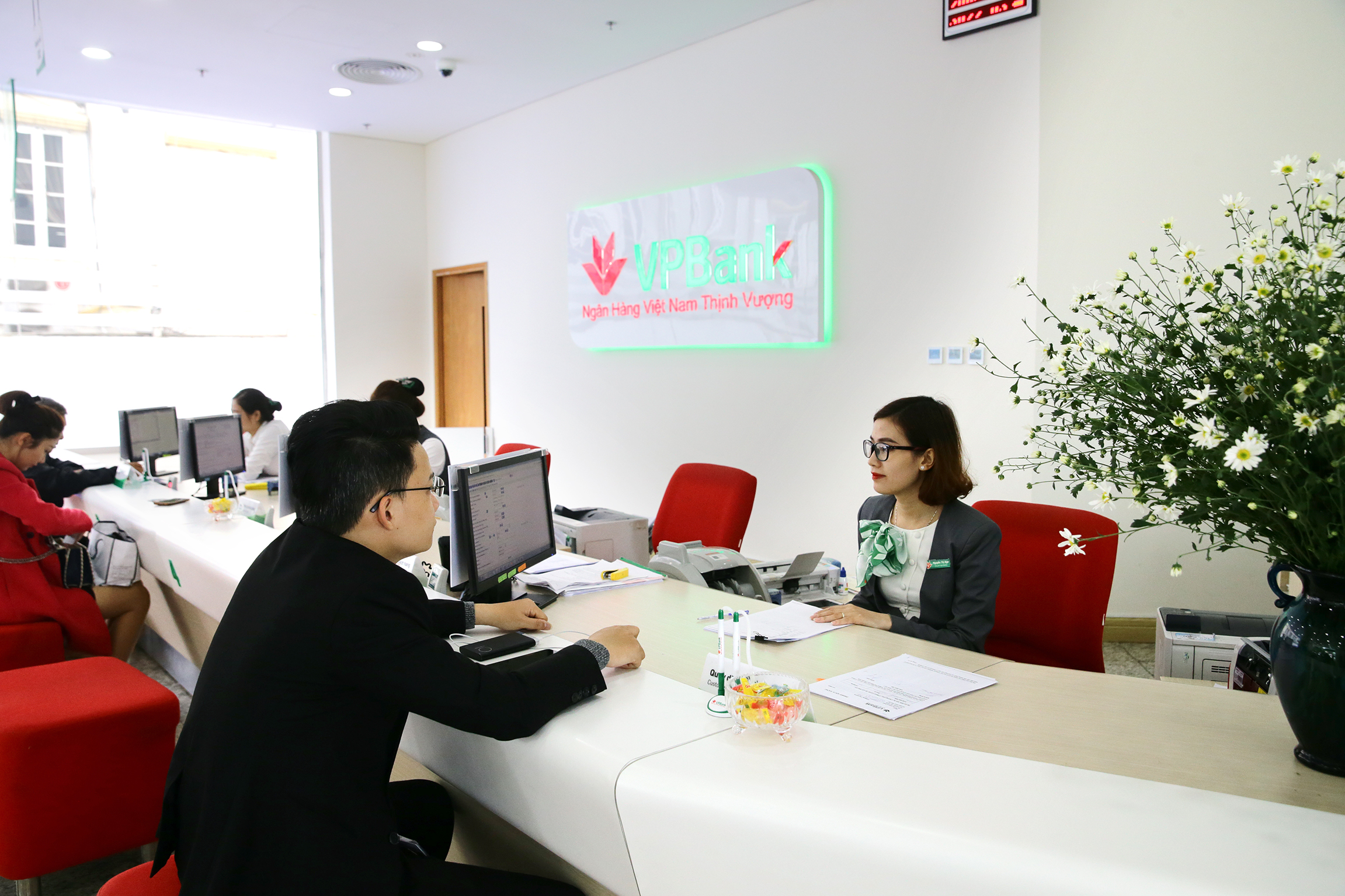 https://www.vpbank.com.vn/sites/default/files/pictures/VPBank%203.jpg