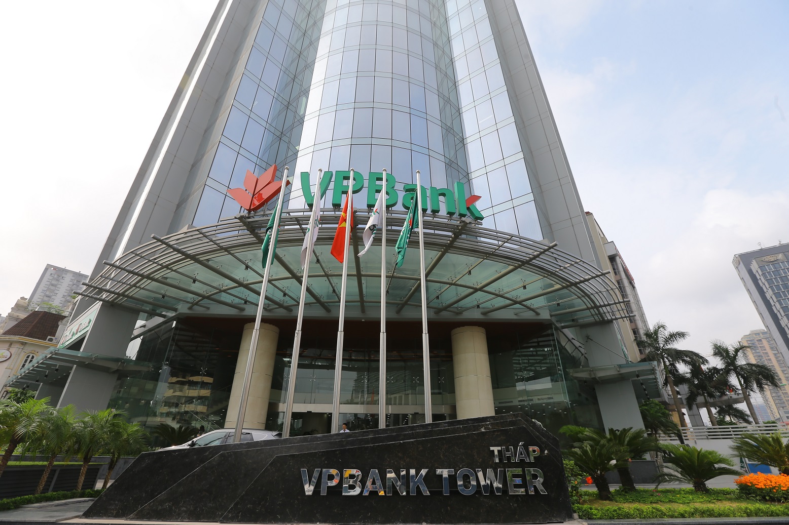 https://www.vpbank.com.vn/sites/default/files/pictures/VPBank.JPG